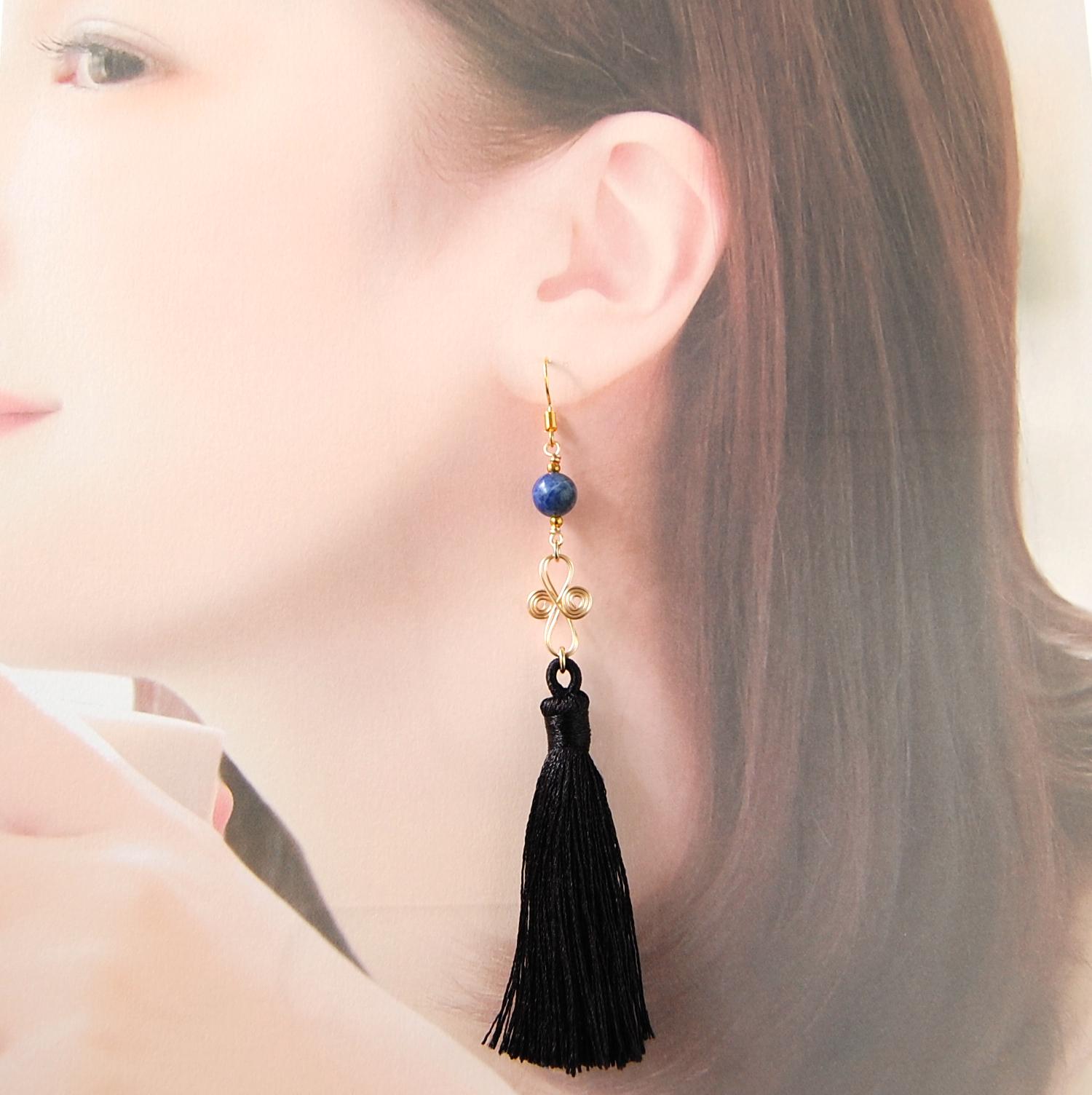 タッセルが揺れる宇宙色の中華風ロングピアス | 4枚目