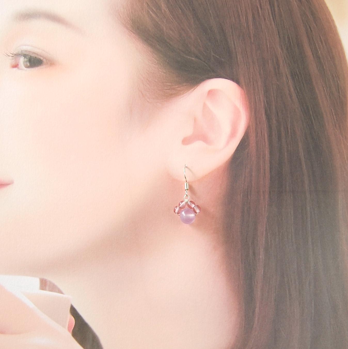 アメジストとチェコビーズの肉球ピアス／イヤリング | 4枚目