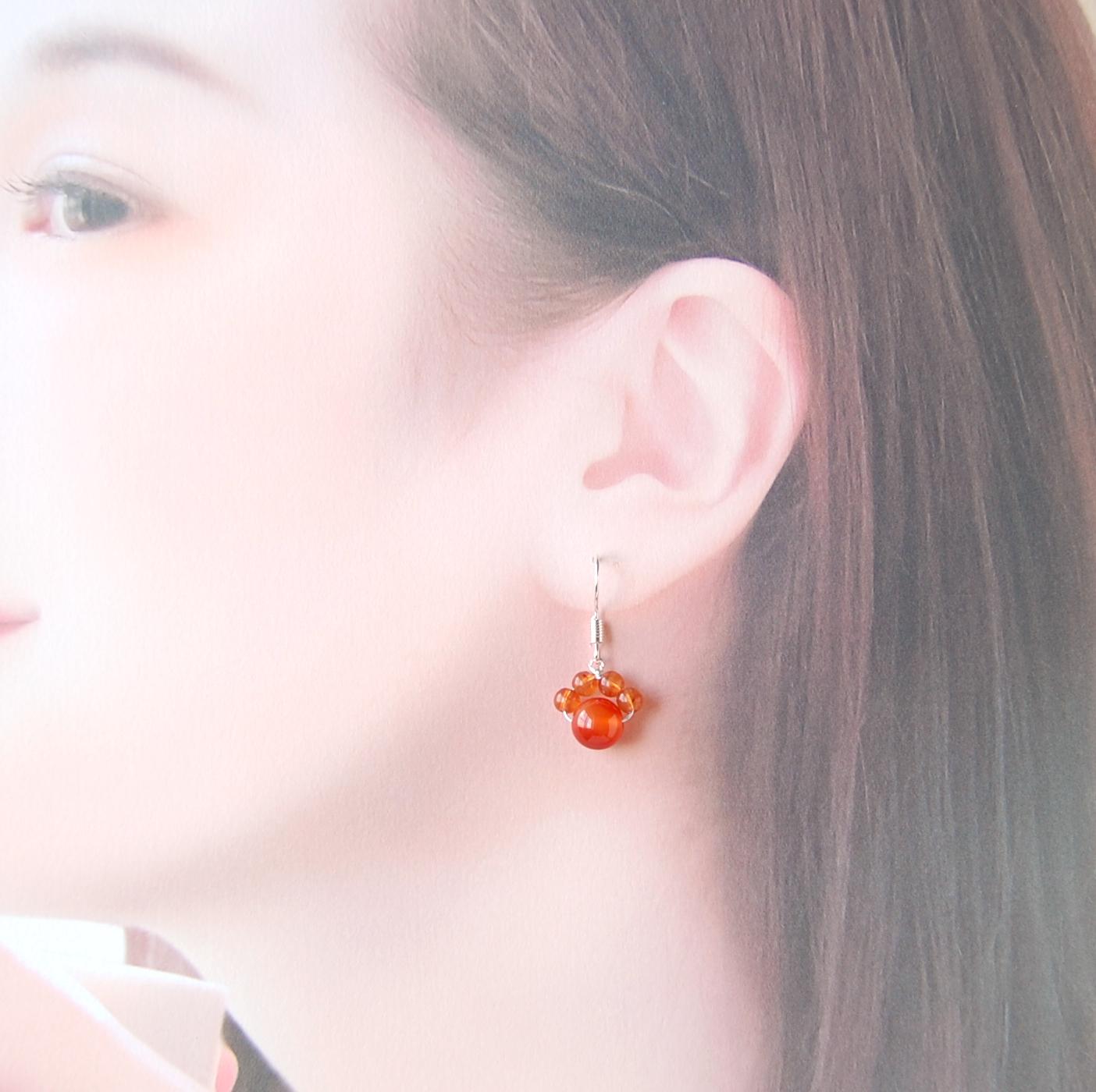 サードオニキスとヴィンテージビーズの肉球ピアス／イヤリング | 6枚目